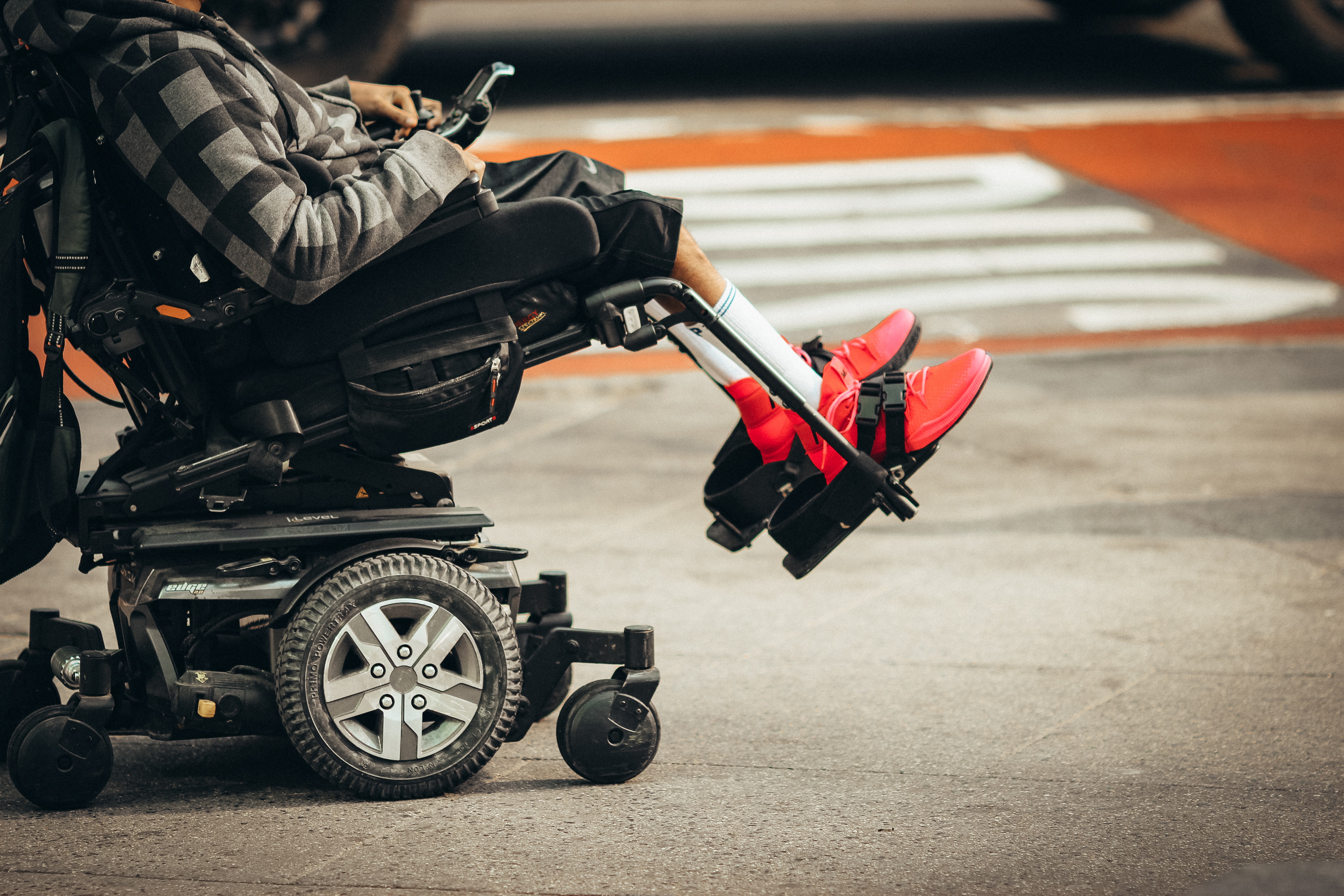 ASPACE denuncia que el Sistema Nacional de Salud deniega sillas de ruedas eléctricas a personas con parálisis cerebral