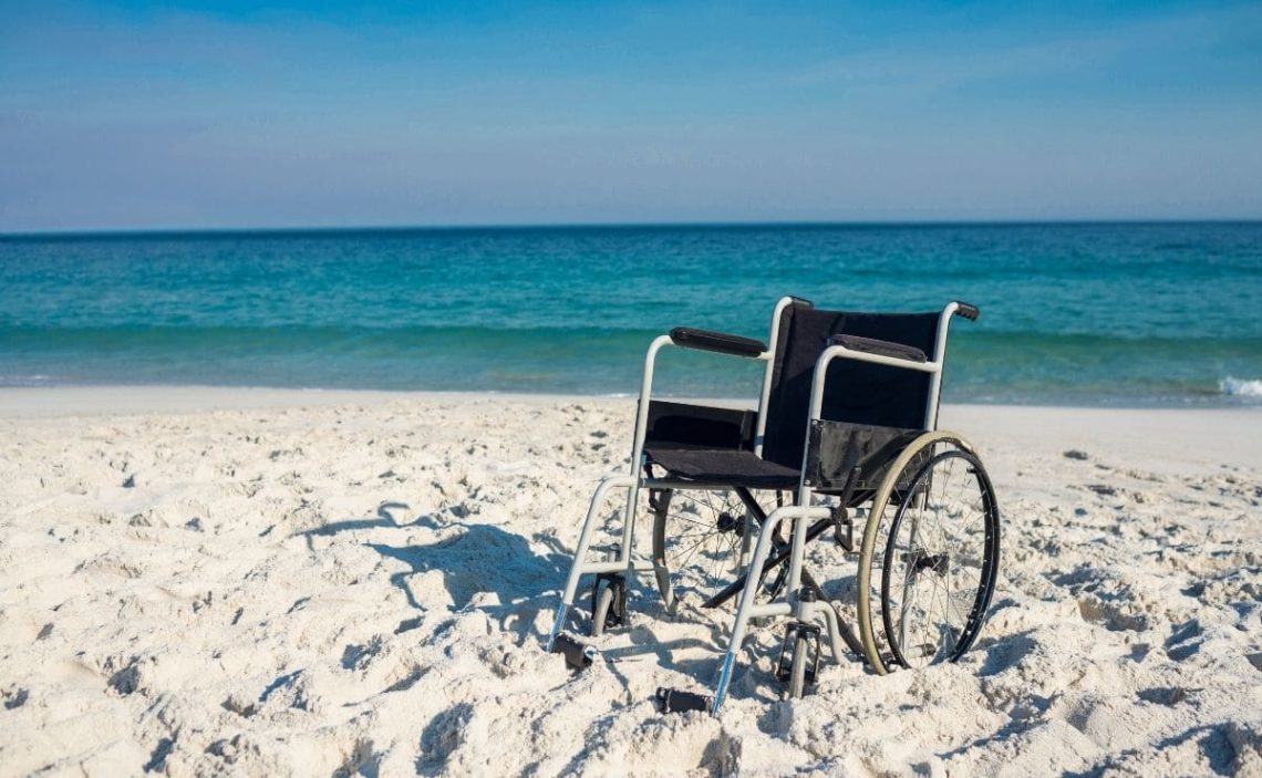 Personas con discapacidad denuncian la falta de playas accesibles: «Somos personas con discapacidad, no apestados»