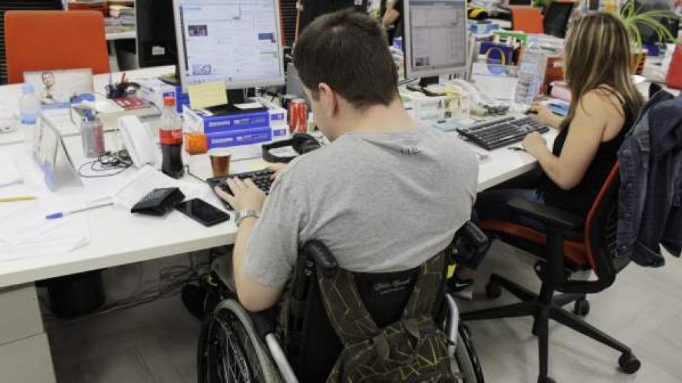 Prejudicis i formació, les barreres laborals per a les persones amb discapacitat: “Que treballin genera por entre moltes famílies”