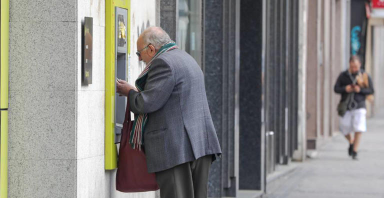La banca deberá adaptar los cajeros automáticos a las personas con discapacidad